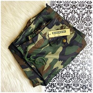 NWT : Riflessi : size : L : green utility ‘authentic’ camo print cargo pants